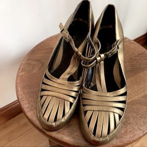 Aerosole vintage style gold strappy t-strap heels